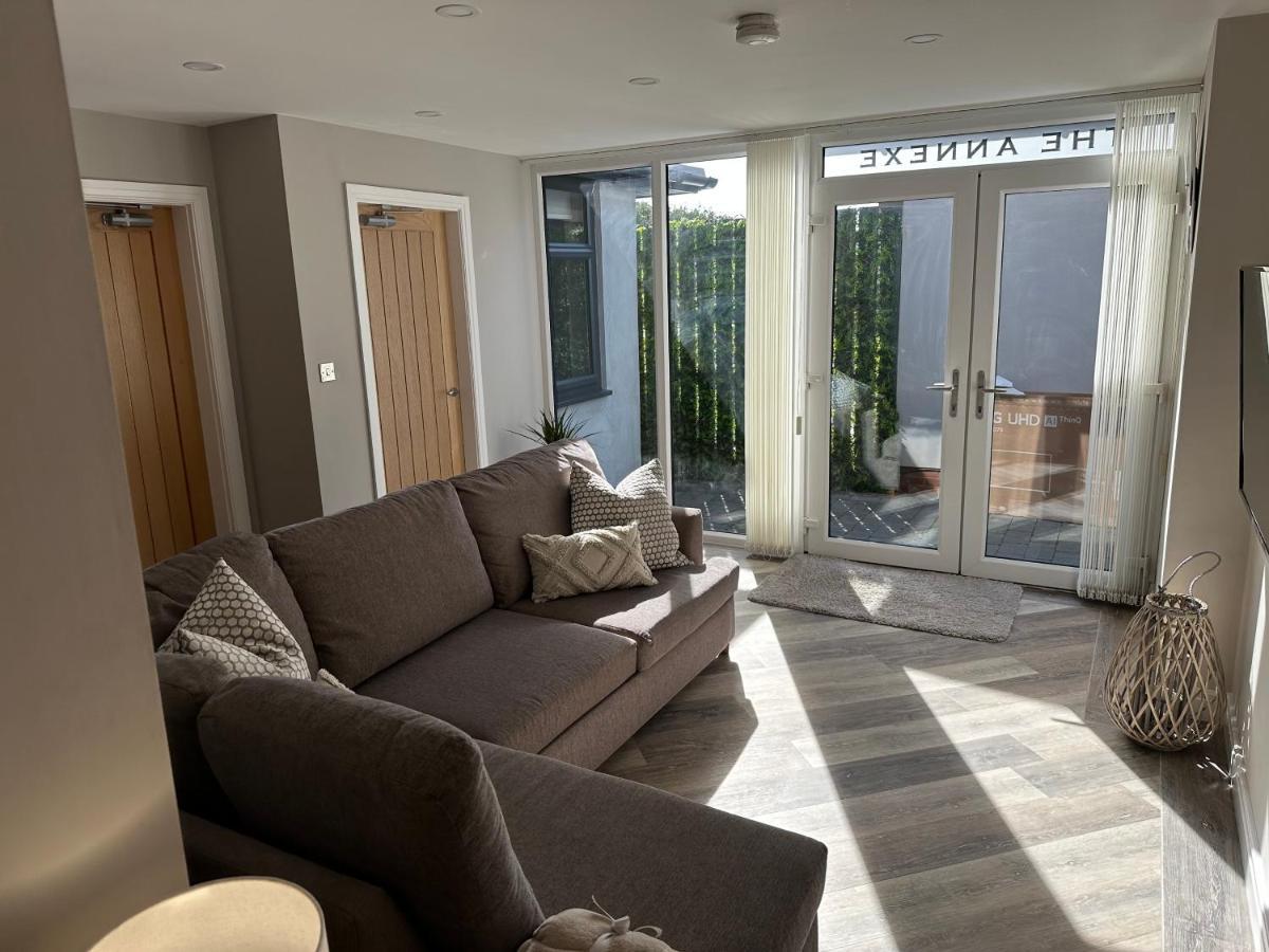 Beach Pad - Ground Floor - Pet Friendly คลีฟลีส์ ภายนอก รูปภาพ