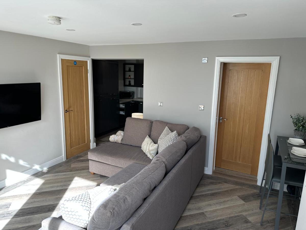 Beach Pad - Ground Floor - Pet Friendly คลีฟลีส์ ภายนอก รูปภาพ